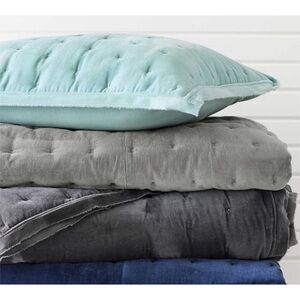 POTTERY BARN VELVET TUFTED BLUE HAZE PILLOW SHAM COVER EURO 26 in x 26 in, Large
